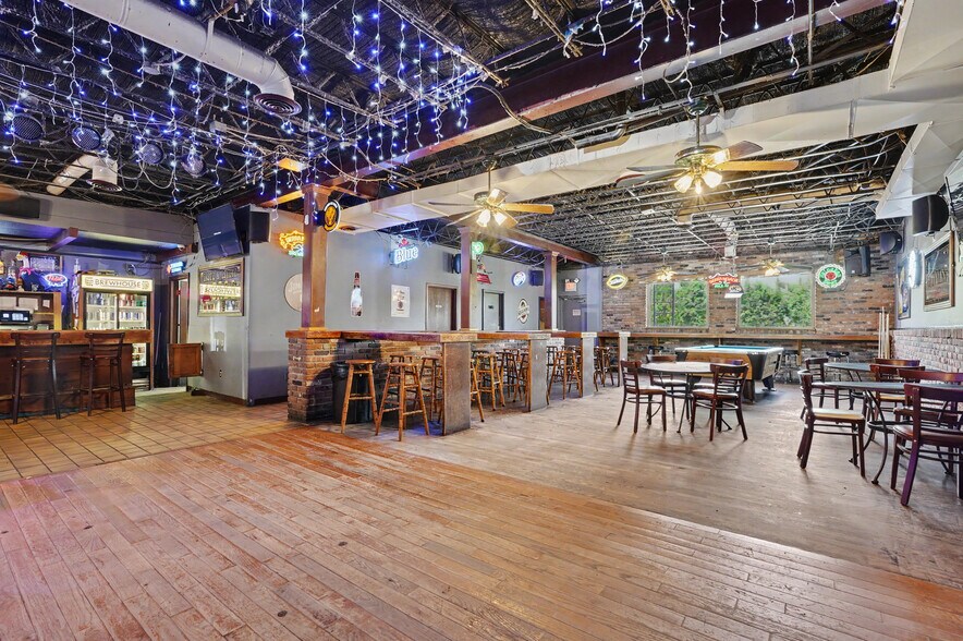 More Photos Of 244 N Water St, Kent Bar For Sale