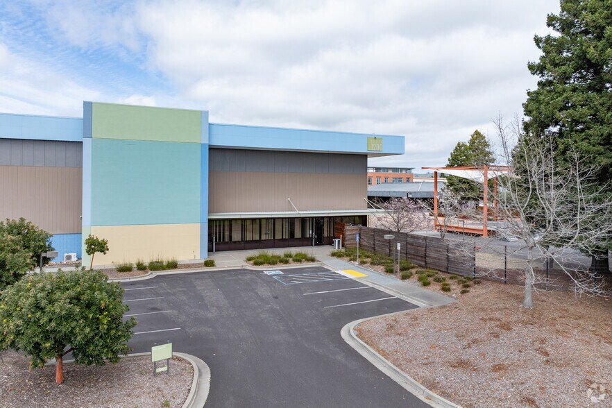 More Photos Of 1400-1500 Valley House Dr, Rohnert Park Unknown For Lease