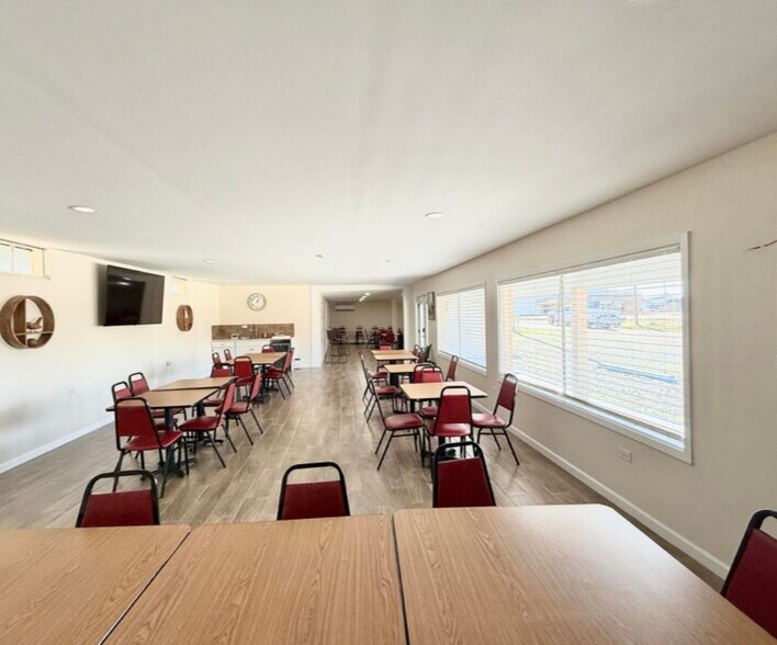 More Photos Of 320 19th St N, Columbus Flex For Lease