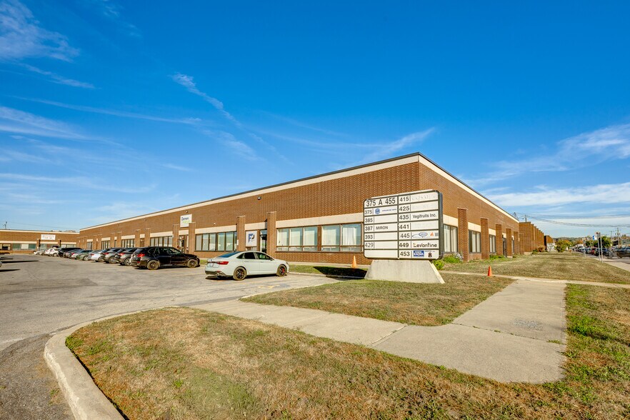More Photos Of 375-455 Deslauriers Rue, Saint-Laurent Warehouse For Lease