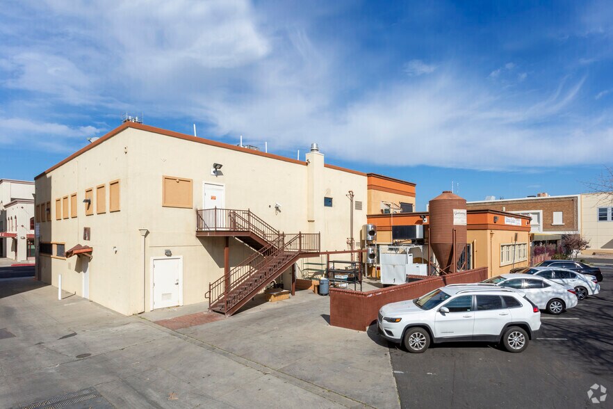 More Photos Of 560 W 18th St, Merced Storefront Retail Office For Lease