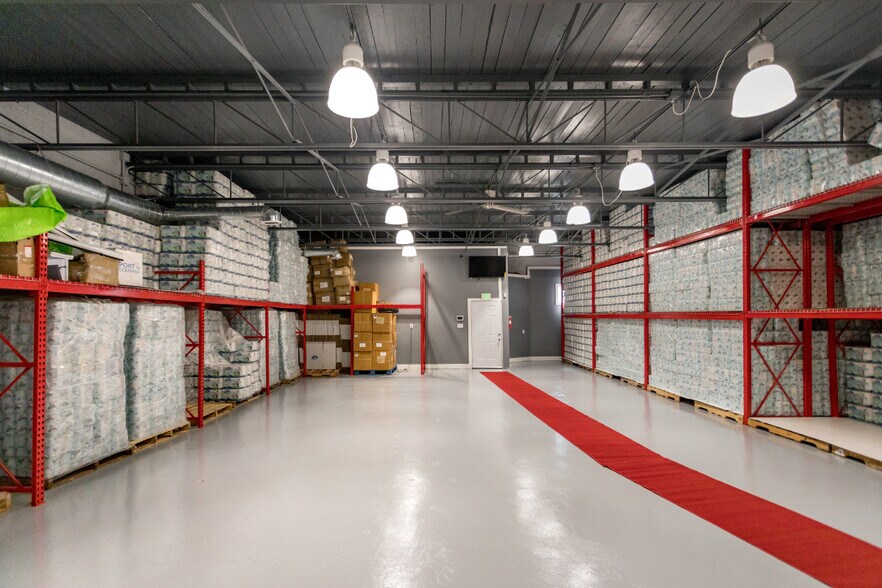 More Photos Of 16813 Wyoming St, Detroit Showroom For Lease