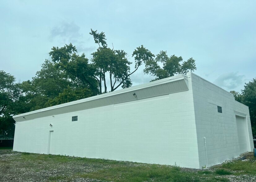 Primary Photo Of 10033 N Old State Road 67, Mooresville Flex For Sale