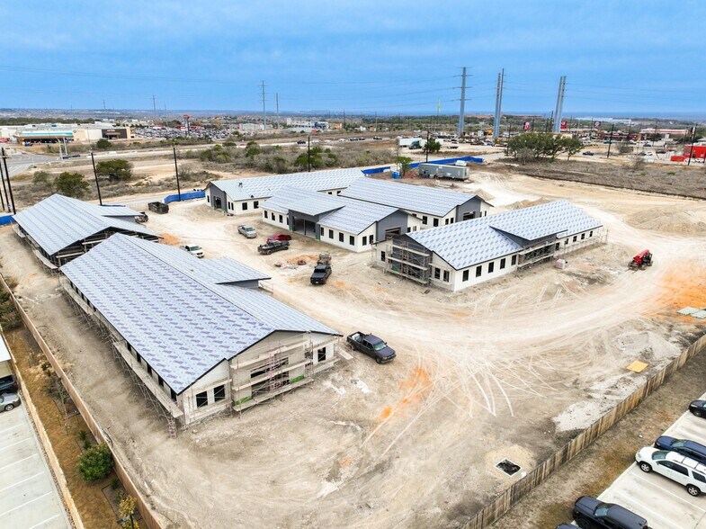 More Photos Of 211 Crossing Ave, San Antonio Office For Sale