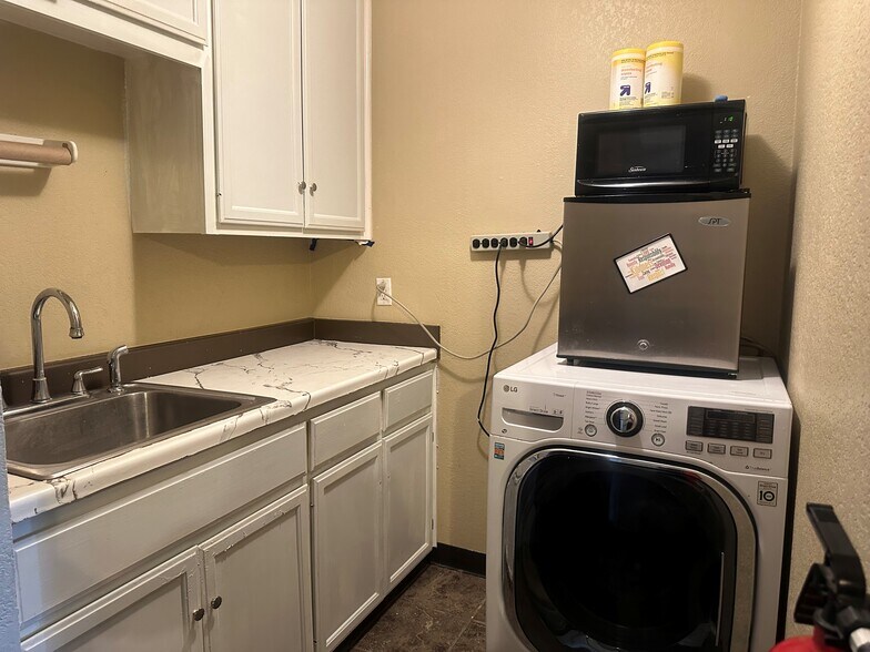 More Photos Of 102 Old Bowman Rd, Round Rock Office For Lease