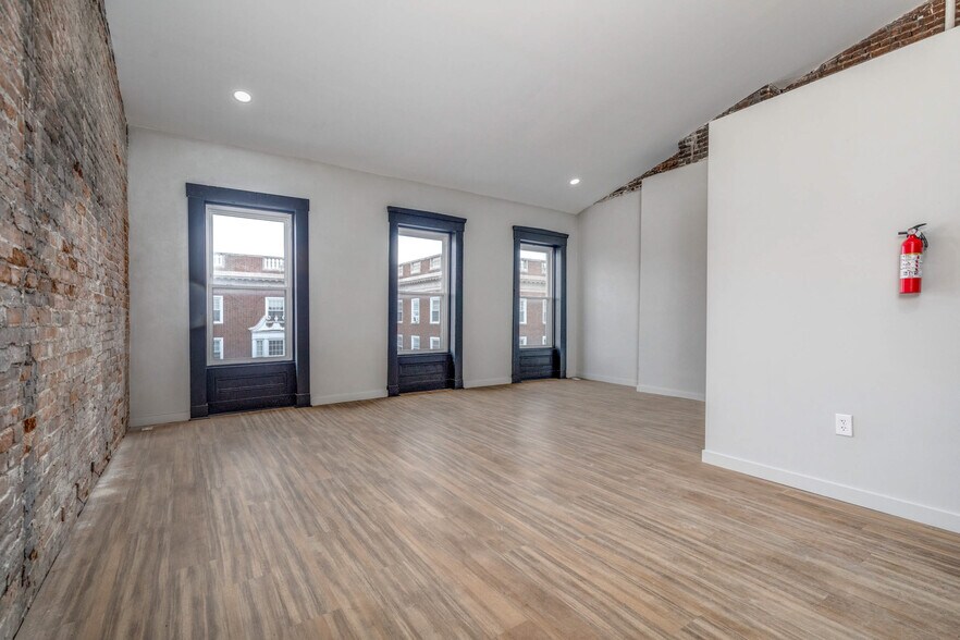 More Photos Of 2704 Locust Blvd, Saint Louis Office For Lease