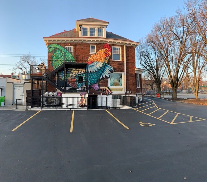 More Photos Of 6112 Montgomery Rd, Cincinnati Restaurant For Sale