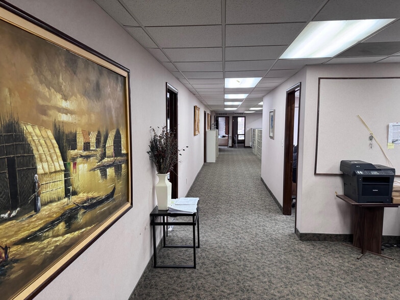 More Photos Of 23999 W 10 Mile Rd, Southfield Office For Sale