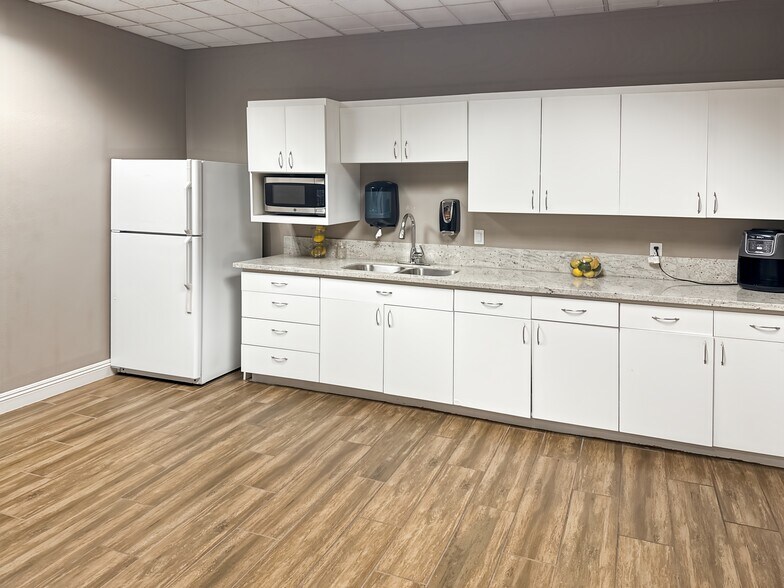 More Photos Of 6787 W Tropicana Ave, Las Vegas Coworking Space