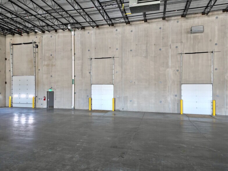 More Photos Of 15707 Terrazzo dr, Colorado Springs Showroom For Lease