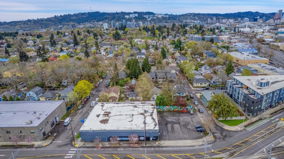 More Photos Of 3365 SE 17th Ave, Portland Warehouse For Lease