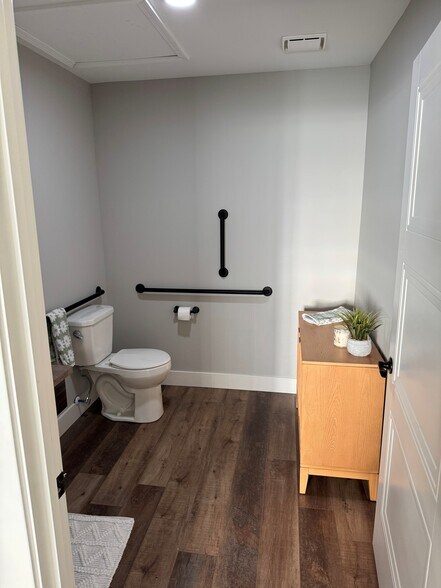 More Photos Of 1324 Jeffco Blvd, Arnold Medical For Lease