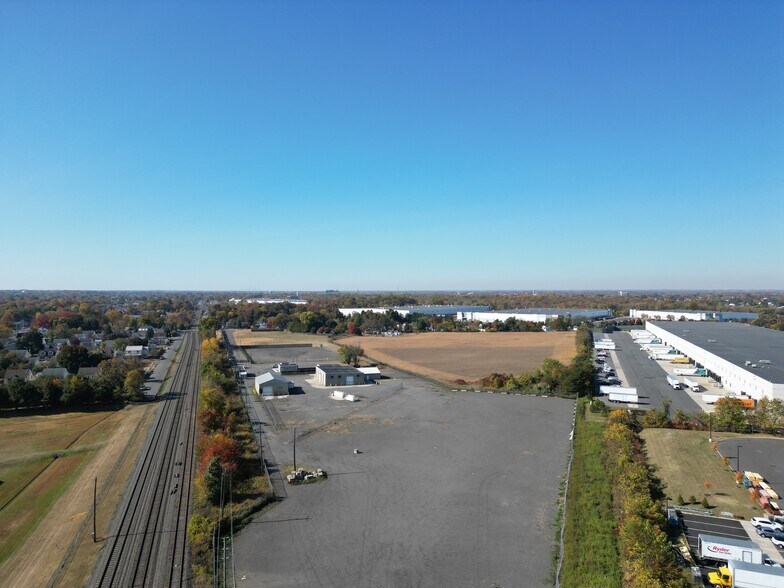 More Photos Of 511 Neck Rd, Burlington Warehouse For Lease