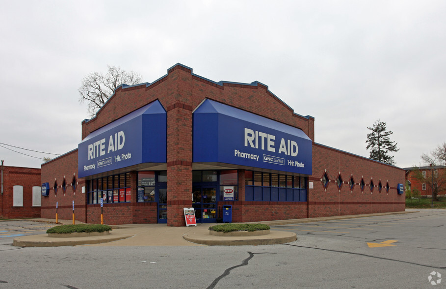 Primary Photo Of 710 N Main St, Clyde Drugstore For Lease