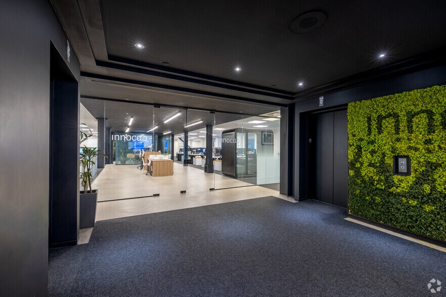 More Photos Of 1555 Rue Peel, Montréal Office For Lease