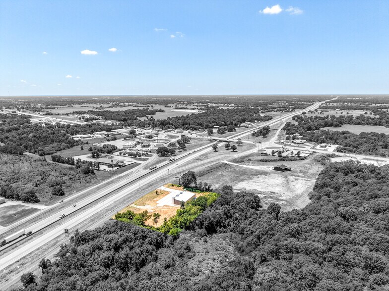 More Photos Of 410 Interstate 30 Frontage Rd., Mount Vernon General Retail For Lease