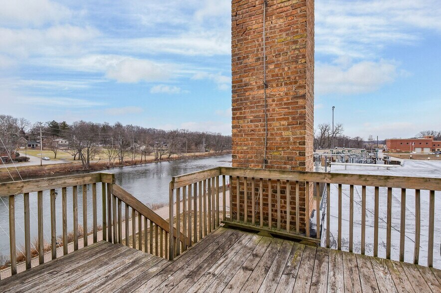 More Photos Of 30 S Shumway Ave, Batavia Office For Sale