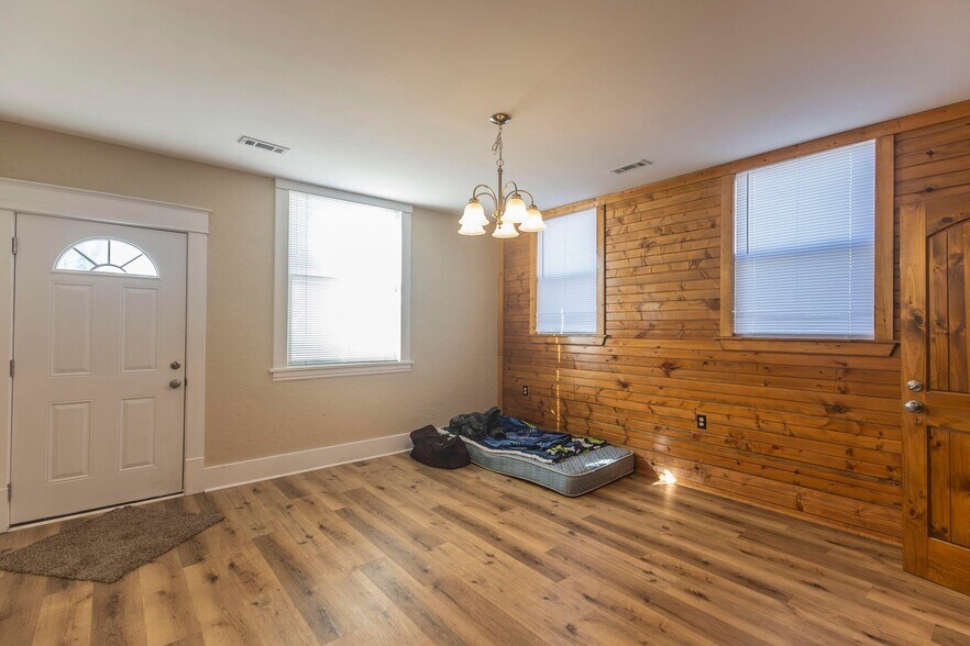 More Photos Of 118 S Main Street USA, Marceline Restaurant For Sale