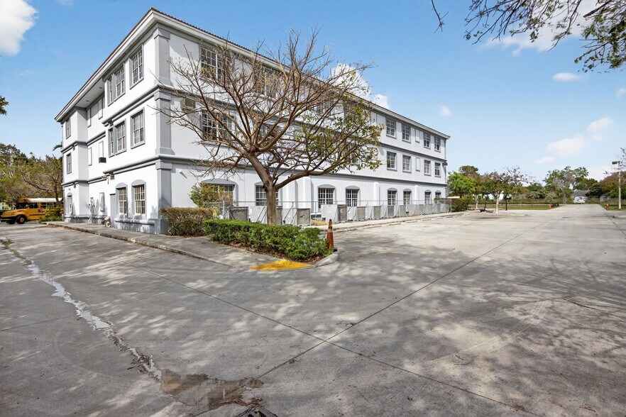 More Photos Of 713 W Palm Dr, Florida City Schools For Sale