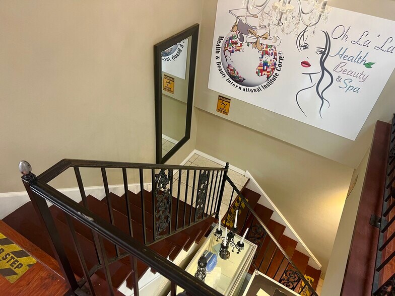 More Photos Of 5519 Hanley Rd, Tampa Storefront Retail Office For Sale