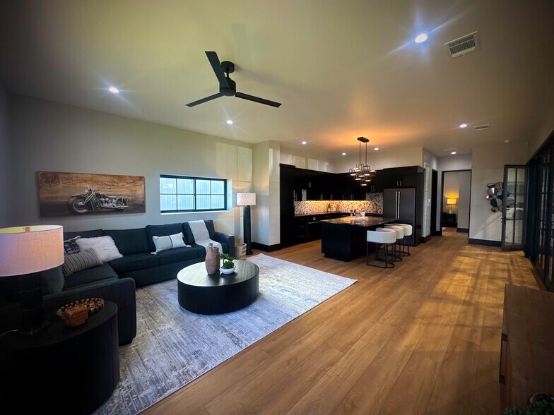 More Photos Of 1211 O Reilly Dr, Lakeway Showroom For Sale