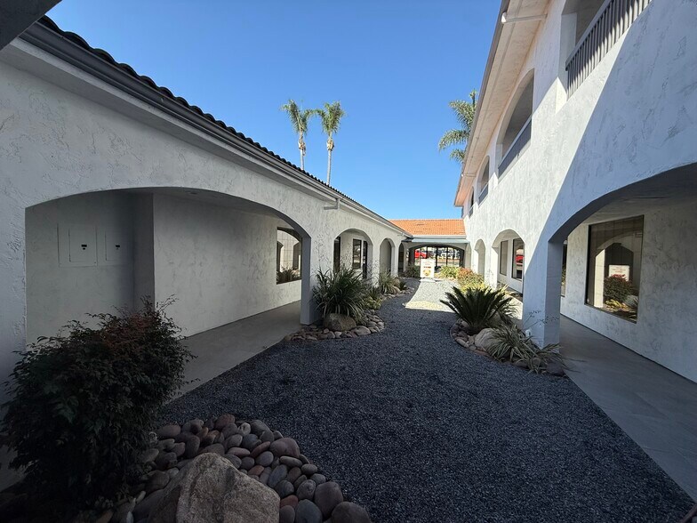 More Photos Of 8911 La Mesa Blvd, La Mesa Medical For Lease