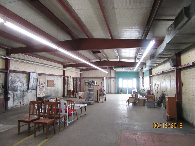 More Photos Of 205 NE Loop 230, Smithville Warehouse For Lease