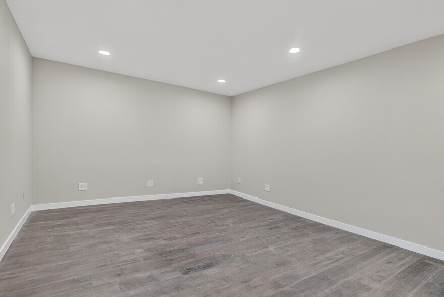More Photos Of 17100 Indian Canyon Dr, North Palm Springs Office For Sale
