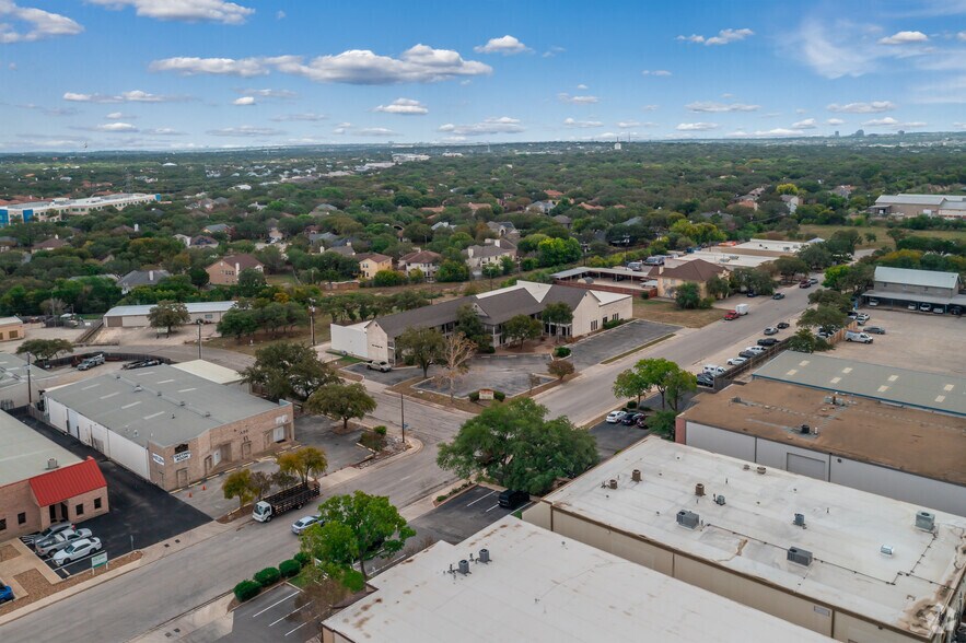 More Photos Of 4754 Shavano Oak, San Antonio Light Distribution For Lease