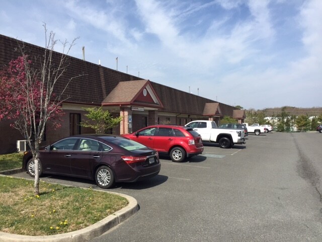 More Photos Of 825 Mill Rd, Pleasantville Distribution For Lease