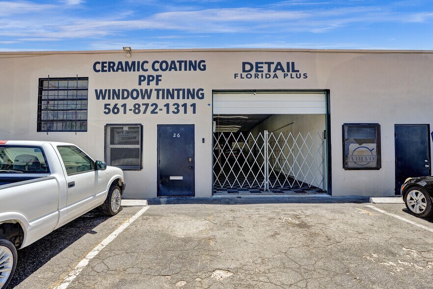 More Photos Of 828 NW 1st St, Fort Lauderdale Service For Sale