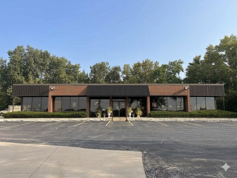 More Photos Of 33W622 Roosevelt Rd, West Chicago Freestanding For Lease