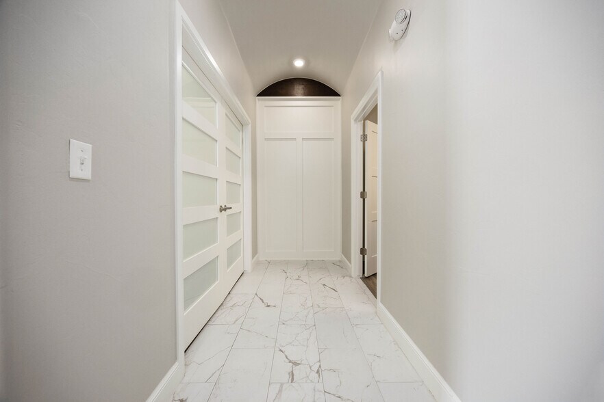 More Photos Of 2600 Covell Village Dr, Edmond Office For Lease