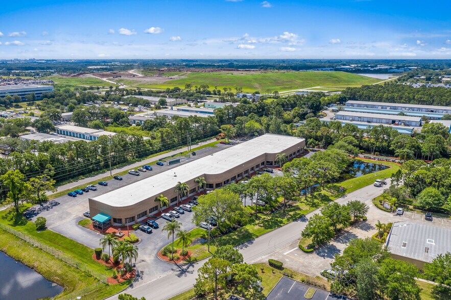 More Photos Of 751 North Dr, Melbourne Flex For Lease
