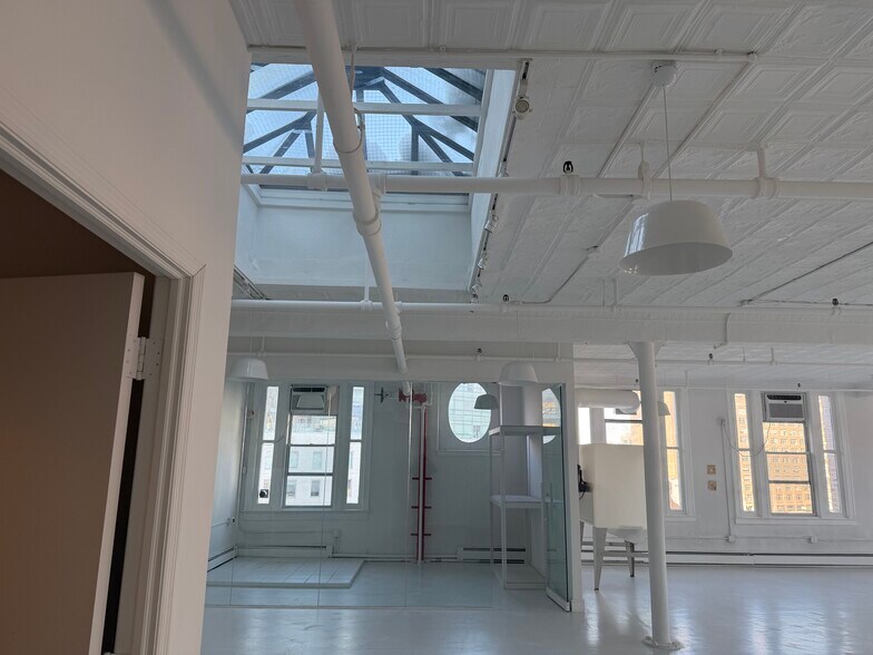 More Photos Of 285 W Broadway, New York Office For Lease