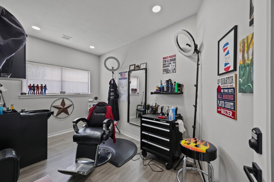 More Photos Of 20713 Aldine Westfield Rd, Houston Office Residential For Sale