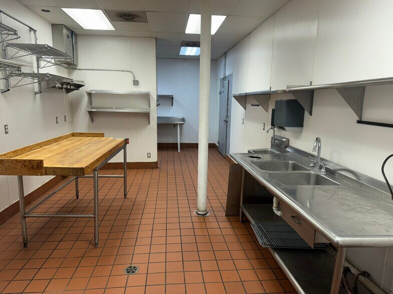 More Photos Of 521 Franklin St, Michigan City Restaurant For Lease