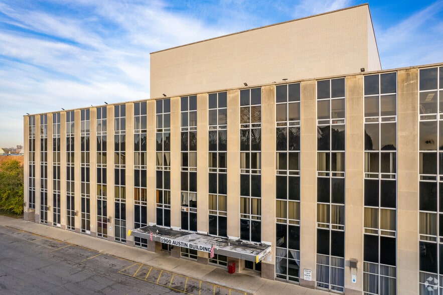 More Photos Of 1900 N Austin Ave, Chicago Manufacturing For Lease