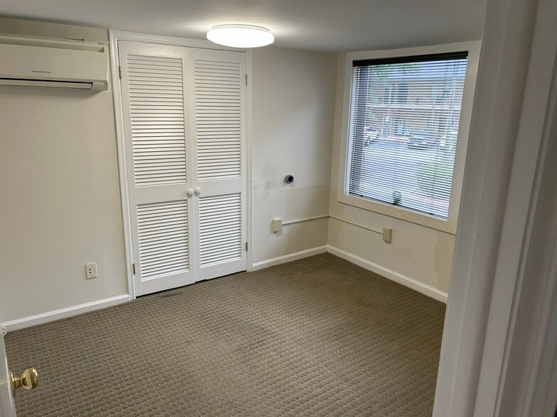 More Photos Of 3216 Paces Ferry Pl, Atlanta Storefront Retail Office For Lease