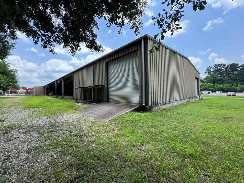 More Photos Of 1208 S Chestnut St, Lufkin Showroom For Sale