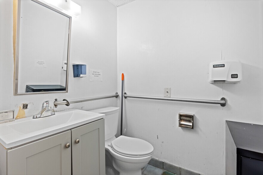 More Photos Of 75A New Brunswick Ave, Perth Amboy Office For Lease