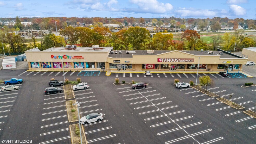 More Photos Of 5500 Sunrise Hwy, Massapequa Unknown For Lease