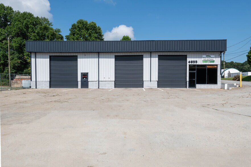 More Photos Of 4855 Highway 85, Forest Park Distribution For Lease