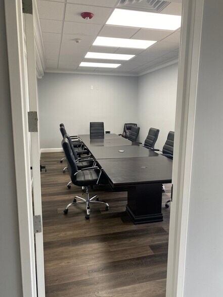 More Photos Of 406 S Waukesha St, Bonifay Office For Sale