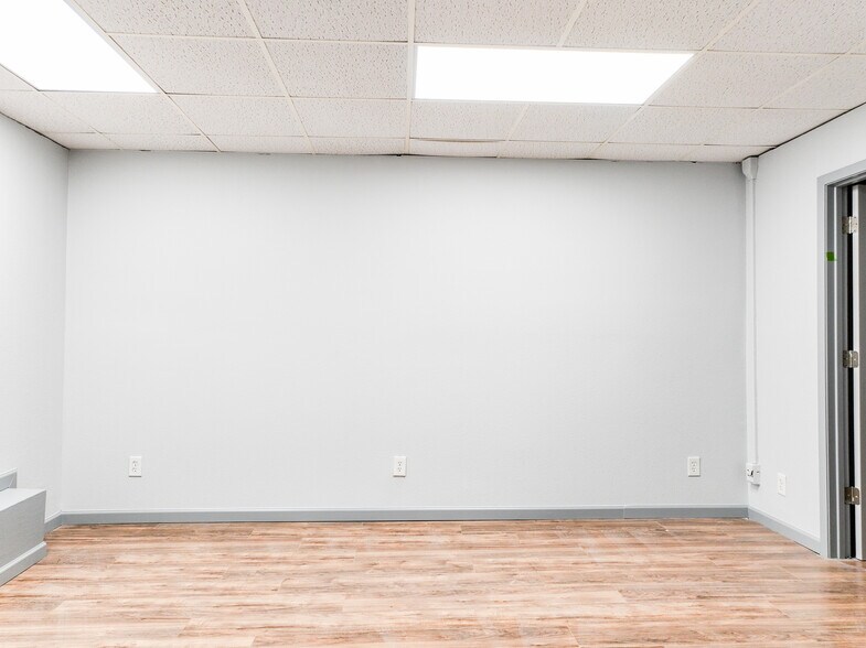 More Photos Of 14732 Bulverde Rd, San Antonio Warehouse For Lease