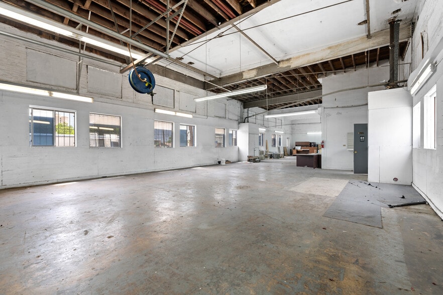 More Photos Of 103 Blanco Rd, San Antonio Auto Repair For Lease