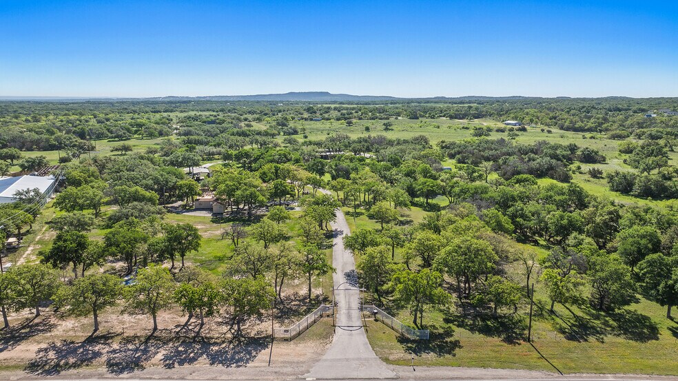 More Photos Of 13744 Us Highway 281 N, Round Mountain Flex For Sale