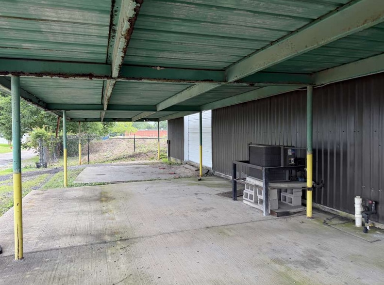 More Photos Of 100 N Richey St, Pasadena Warehouse For Sale