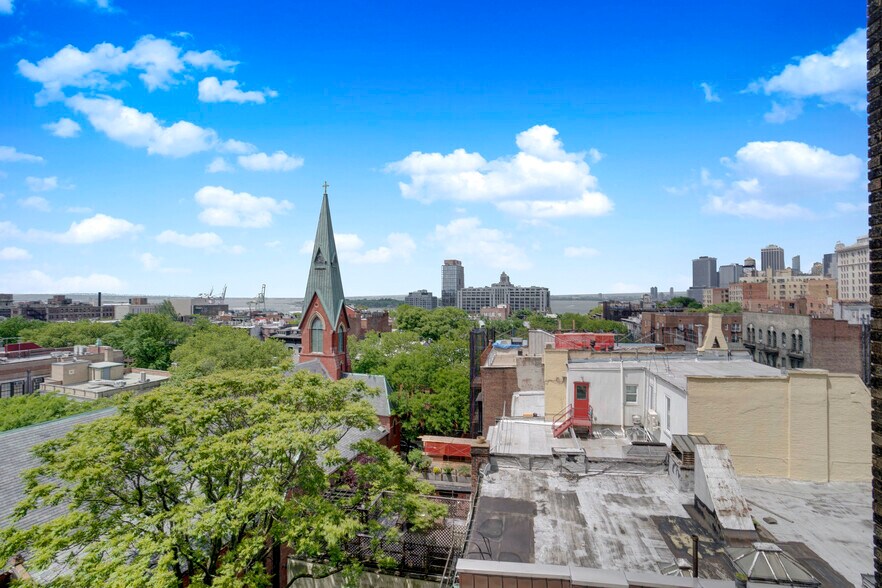 More Photos Of 142-144 Joralemon St, Brooklyn Office For Sale