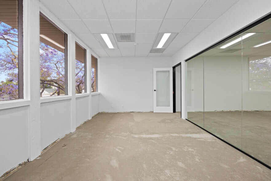 More Photos Of 250 El Camino Real, Tustin Office For Lease